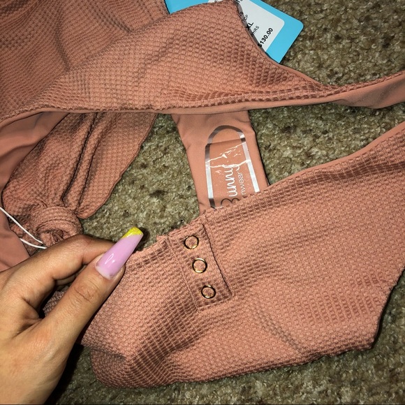 ((SOLD)) ❗️Beach Bunny Bikini - Picture 4 of 5